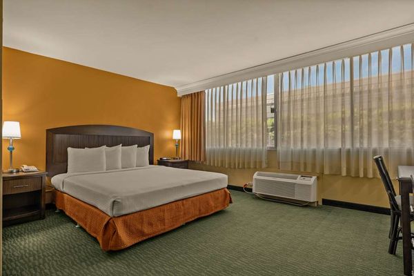 Airport Honolulu Hotel, Trademark Collection by Wyndham by null