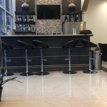 Nail Bar & Spa - Bar area serves great drinks for patrons -- or patiently waiting male partners - Nail Salons Near Me - Lexington, Kentucky
