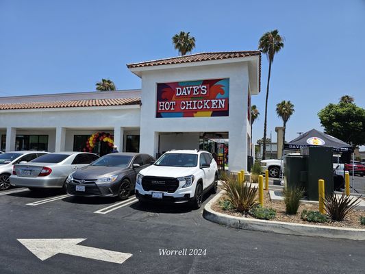 Dave's Hot Chicken by null