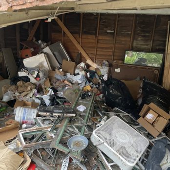 Junkin Swift - Garage clean out before - Junk Removal & Hauling Near Me Junkin Swift - Garage clean out before - Junk Removal & Hauling Near Me