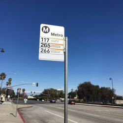 Lakewood Boulevard/I-105 Green Line Station - Buses dropping off at this location