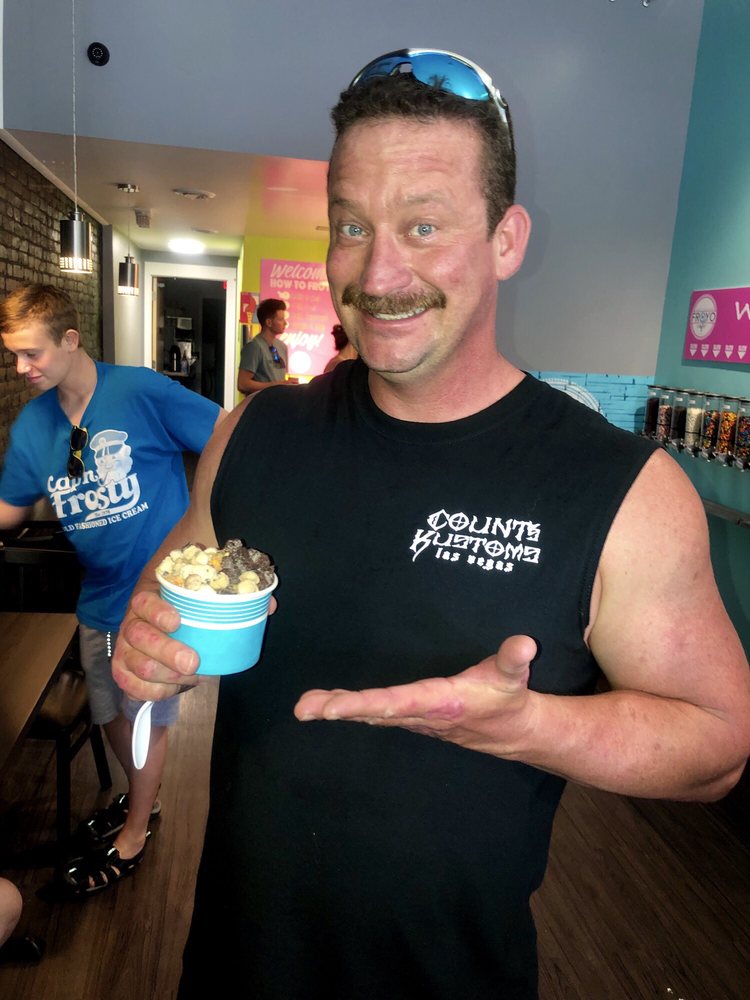 Froyo Cafe Logo