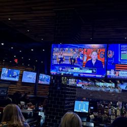 Tommy’s Tavern & Tap - Newark - TVs in bar