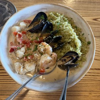 Oxbow Bar & Grill - Gulf Coast Cioppino - Bars Near Me - Fort Myers, Florida