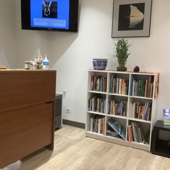 Tan Karen, ND, LAc - Book selection in lounge - Acupuncture Near Me - Honolulu, Hawaii Tan Karen, ND, LAc - Book selection in lounge - Acupuncture Near Me - Honolulu, Hawaii
