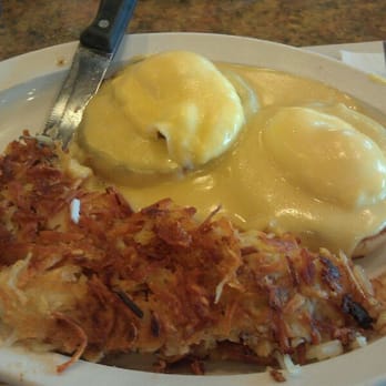 The Forum - Eggs Benedict - American Near Me - Milwaukee, Wisconsin