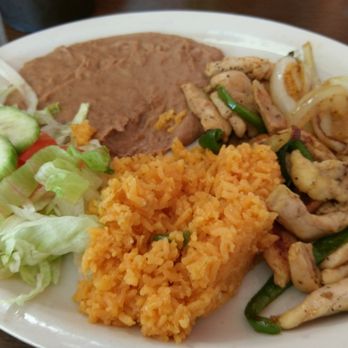 Guerrero's Mexican Restaurant - Chicken Fajita is LEGIT here - Mexican Near Me - San Antonio, Texas
