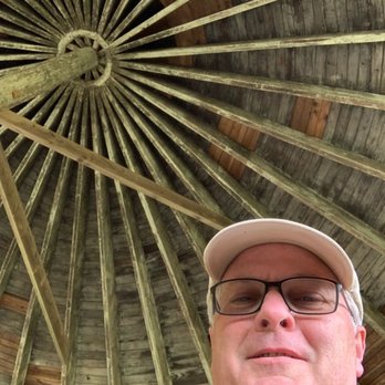 Castle Craig - Groovy open structure sitting along one of the trails and surrounded by woods. - Landmarks & Historical Buildings Near Me - Meriden, Connecticut