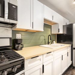 Living Water Corporate Housing - Kitchens equipped with everything you need to just show up with groceries!