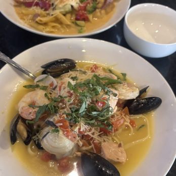 Noah's Bar & Bistro - Seafood Linguine and Cajun Trio Pasta - New American Near Me - Morgan Hill, California