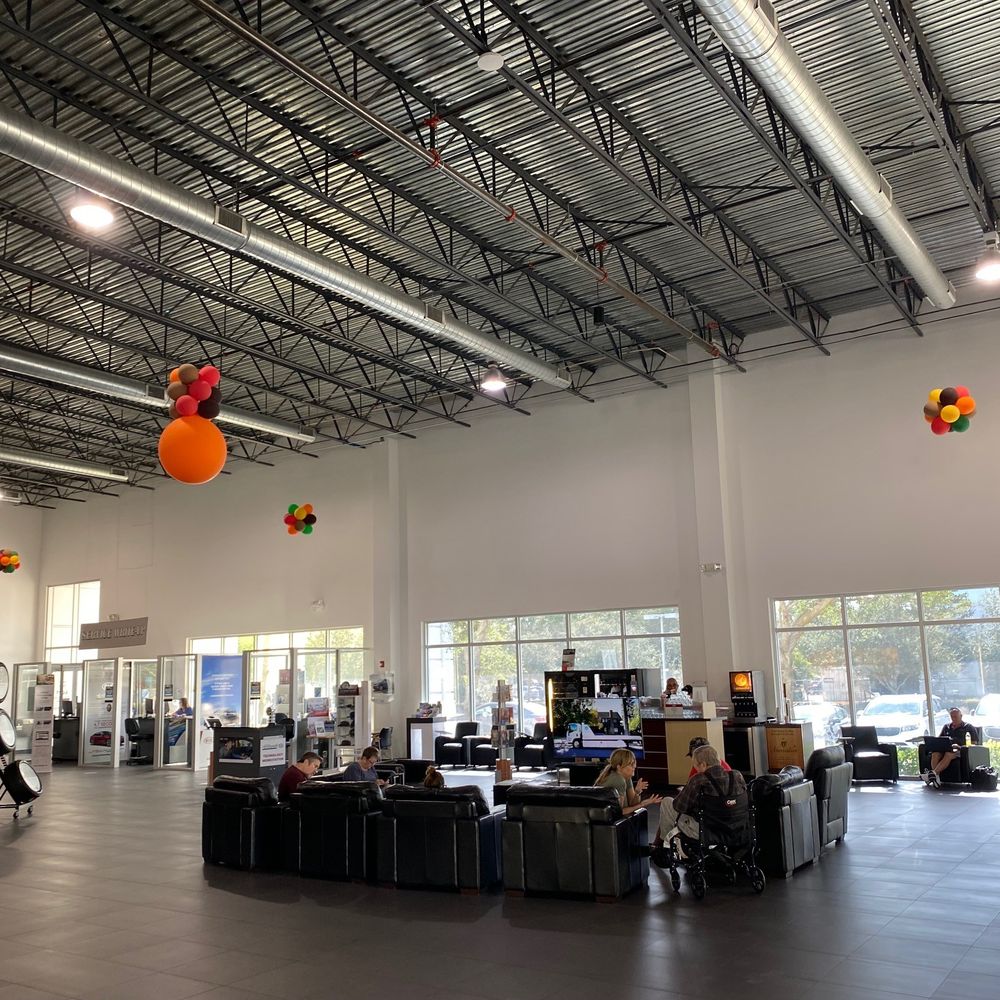 Airport Kia - Huge spacious service lounge with nice amenities - Auto Repair Near Me - Naples, Florida