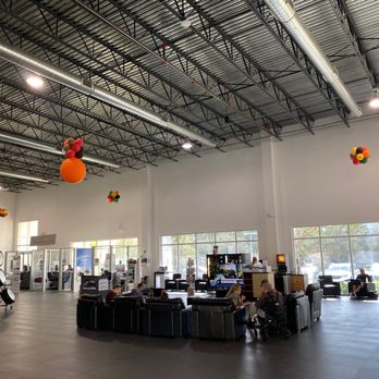 Airport Kia - Huge spacious service lounge with nice amenities - Auto Repair Near Me - Naples, Florida Airport Kia - Huge spacious service lounge with nice amenities - Auto Repair Near Me - Naples, Florida