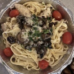 Alfredo pasta with grilled chicken Alfredo pasta with grilled chicken