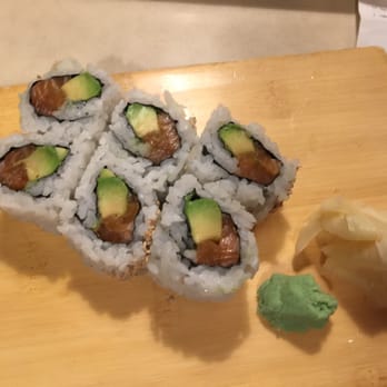 Manpuku - Salmon avocado roll - Japanese Near Me - Berkeley, California