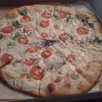 Vertoris Pizza House - White Mediterranean Pizza $25.50 w/ tax, bland and runny toppings - Pizza Near Me - Bradenton, Florida