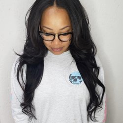 Yes Hunnie Extension Bar - Micro link install Yes Hunnie raw hair was used.