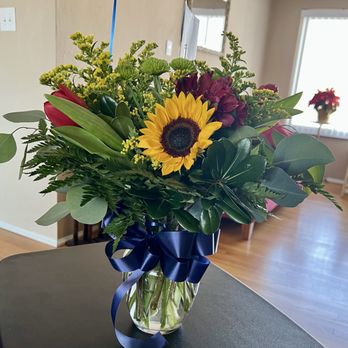 Always In Bloom - Get well poke with a lot of green in it - Florists Near Me - Saint Louis, Missouri Always In Bloom - Get well poke with a lot of green in it - Florists Near Me - Saint Louis, Missouri