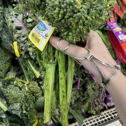 SPROUTS FARMERS MARKET - Moldy Broccolini