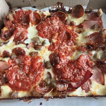 8Mile Detroit Style Pizza - Meat Love - Pizza Near Me - Toronto, Ontario