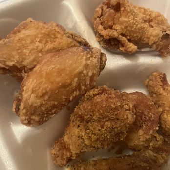 Lucky Panda - 10 piece wing. Half dry lemon pepper, half fried plain. - Chicken Wings Near Me - Atlanta, Georgia