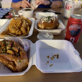 Dive Bar - Clam chowder, Supa fries, cold lobster roll, hot lobster roll - Seafood Near Me - Boston, Massachusetts Dive Bar - Clam chowder, Supa fries, cold lobster roll, hot lobster roll - Seafood Near Me - Boston, Massachusetts