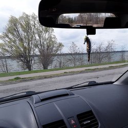 GRATWICK-RIVERSIDE PARK - Parked for lunch. For nicer days or larger groups, there is a shelter with many picnic tables.