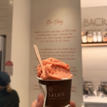 Bacio di Latte - Strawberry sorbet - Gelato Near Me - Arcadia, California Bacio di Latte - Strawberry sorbet - Gelato Near Me - Arcadia, California