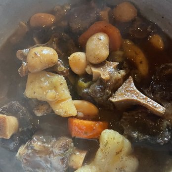 Dukunoo - Lik Yuh Finga Oxtail Plate - Caribbean Near Me - Miami, Florida Dukunoo - Lik Yuh Finga Oxtail Plate - Caribbean Near Me - Miami, Florida