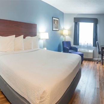 Baymont by Wyndham Delaware - Guest room - Hotels Near Me - Delaware, Ohio Baymont by Wyndham Delaware - Guest room - Hotels Near Me - Delaware, Ohio