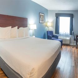 Baymont by Wyndham Delaware - Guest room