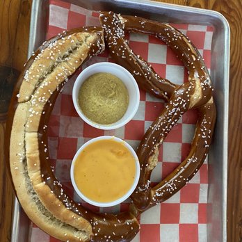 PaveMint Taphouse and Grill - Pretzel and Beer Cheese - Bars Near Me - Front Royal, Virginia