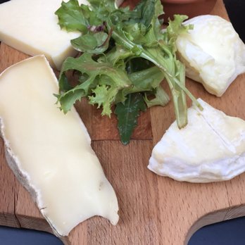 Le Bistrot des Dames - Fromage sampler - Bistros Near Me - Marseille, 13 Le Bistrot des Dames - Fromage sampler - Bistros Near Me - Marseille, 13