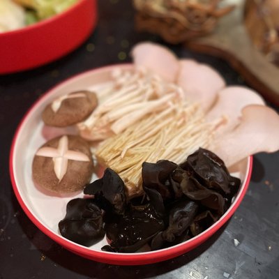 Wei Shu Wu Hot Pot 味蜀吾火锅 by null