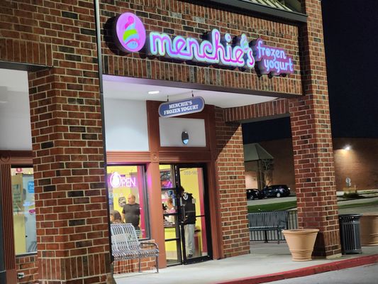 Menchie's Frozen Yogurt by null