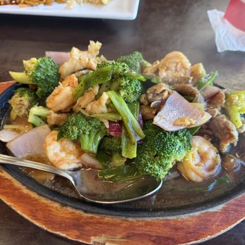 JP Asian Fusion - Sizzling Plate Combo (Shrimp, Chicken & Beef) - Asian Fusion Near Me - Modesto, California