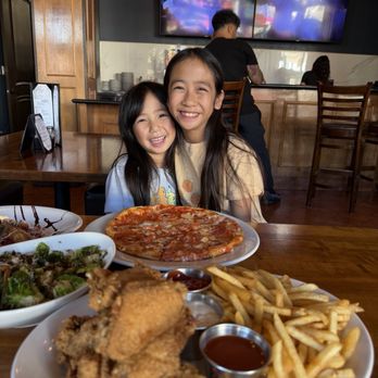 Pinocchio's Pizza - Pizza Near Me - Pasadena, California