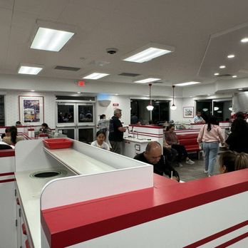 In-N-Out Burger - Fast Food Near Me - Oxnard, California