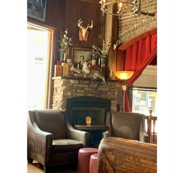 Boyd's Jig and Reel - Comfy-cozy corner of this warm-feeling comfortable pub - Scottish Near Me - Knoxville, Tennessee