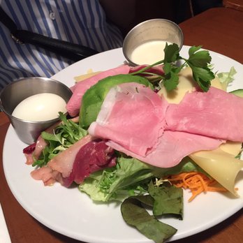 Les Philosophes - Great salad! Chaise au plafond - Bistros Near Me - Paris, 75