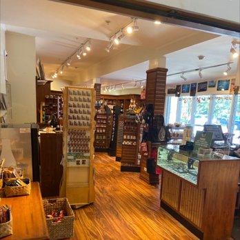 Volcano House - Gift shop - Hotels Near Me - Hawaii Natl Park, Hawaii