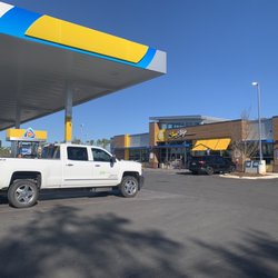 Inland Gas - Gas pumps, mini-mart.