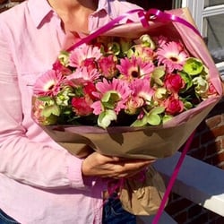 Amager Planteland - 300 kr blomster i lyserøde-nuancer.