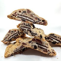 Matelna Bakes - Giant Oreo Chocolate Chip Cookie