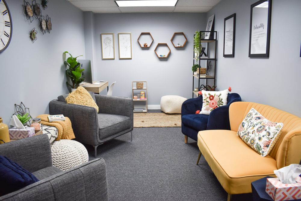 Bloom Therapy - grief counselor in Bettendorf, IA