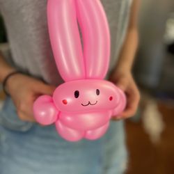 Balloon twisting
