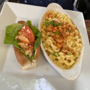 Freda's Seafood Grille - Lobster Roll in Warmed Butter with side of crawfish macaroni and cheese. - Seafood Near Me - Austin, Texas