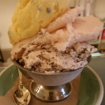 Gelato Franco - Stracciatella (choc chip), Passiob fruit Sorbet & peach Sorbet dammmnnn !! - Restaurants Near Me - Marrickville, NSW