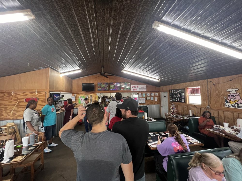 Sam's Smokehouse Logo