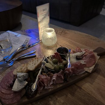 Killer Queens - Lounges Near Me - Riverside, California