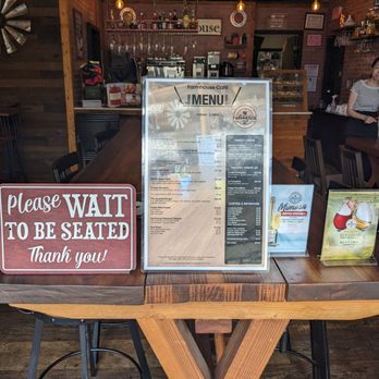 Farmhouse Cafe - Front table - Breakfast & Brunch Near Me - Honolulu, Hawaii